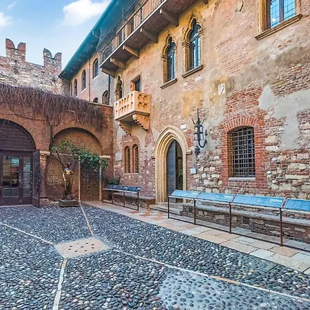 2 Bedroom Beautiful In San Martino Buon