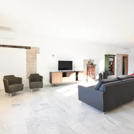 2 Bedroom Beautiful In San Martino Buon Apartment